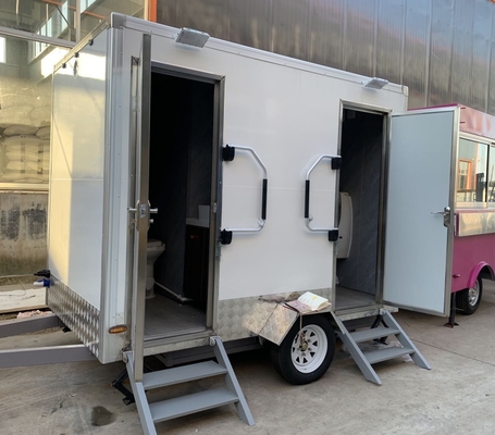 Warmverkauf 2 Stände Toilettenanhänger Mobiltoilettenanhänger Außenbadezimmeranhänger mit Dusche