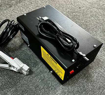 ESCH-Serie 24V 30A Batterieladegerät Hochfrequenzladegerät 240v 1PHASE Gabelstapler Batterieladegerät
