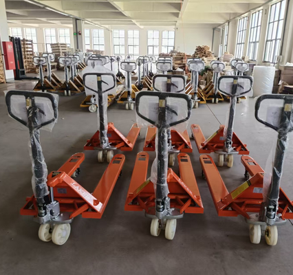 3-Tonnen-Handhubwagen mit doppelten Nylonrädern für 3000 kg Lagergutumschlag