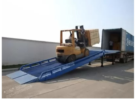 Beförderbare Ladehafenrampen DCQ10-0,7 10 Tonnen Fest hydraulischer Dockleveler